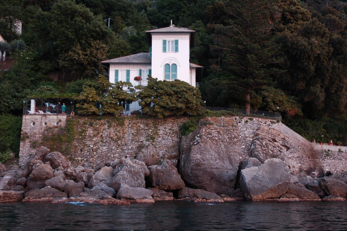 Pieds-dans-l'eau villa with private access to the sea - 2