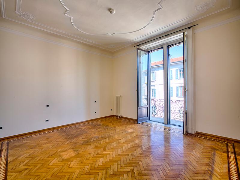 Refurbished apartment situated in Corso Vercelli - 5
