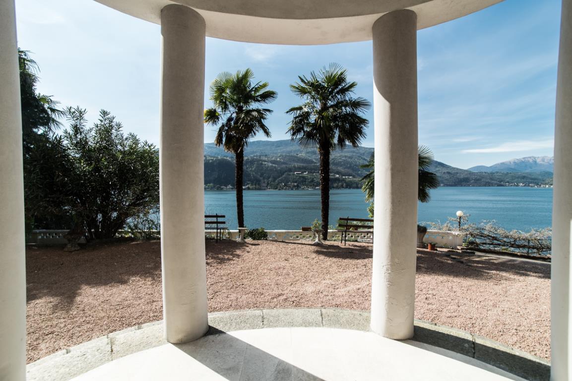 Splendida proprietà affacciata sul lago di Lugano con meravigliosa vista panoramica - 1