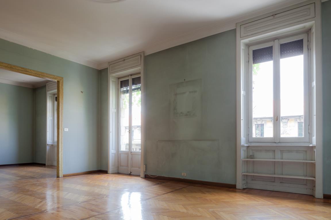 Apartment in a period building in Indipendenza area - 5