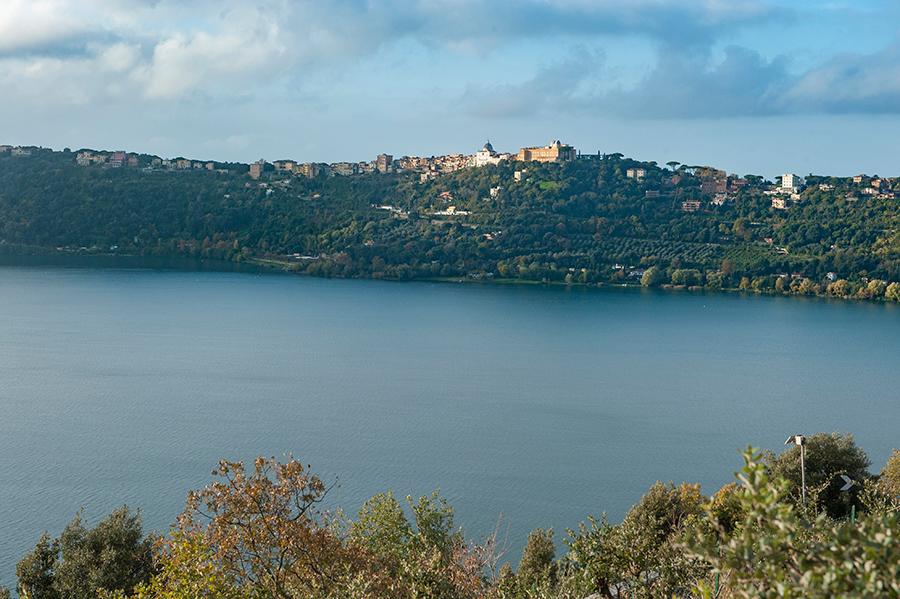 Bellissima villa con spettacolare vista sul Lago Albano - 2