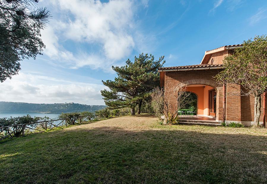 Schöne Villa mit spektakulärem Blick auf den Albano-See - 9