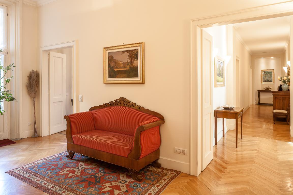 Elegant apartment in Via Bianca di Savoia - 10