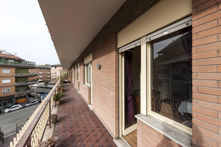 Ampio appartamento soleggiato in via Conca d'Oro - 9
