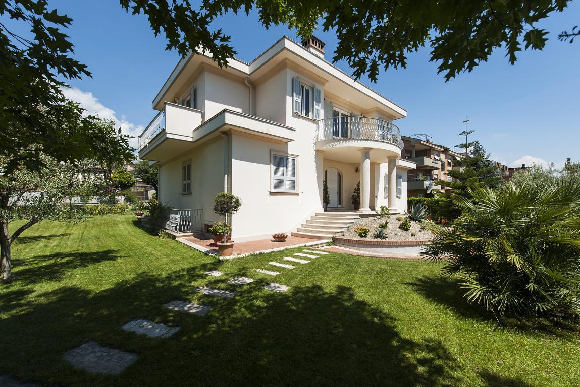 Liberty style villa with beautiful garden - 2