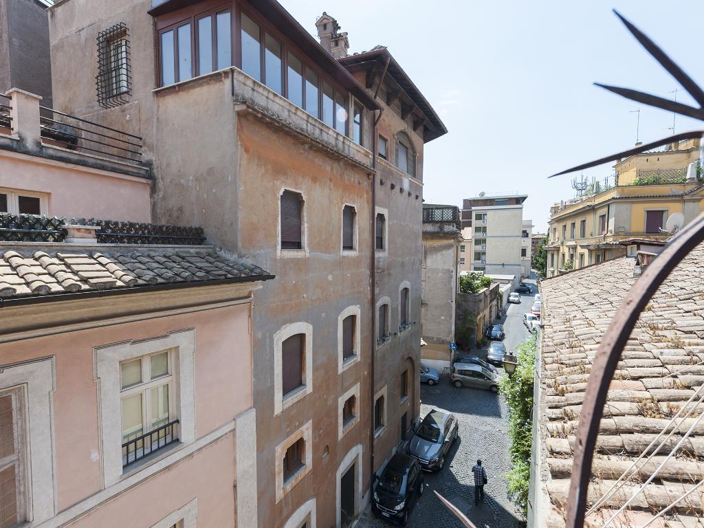 Bright apartment in the charming Trastevere neighborhood - 3