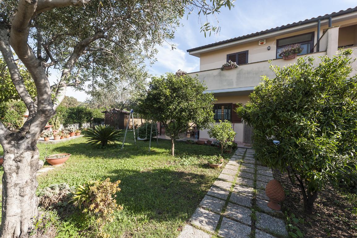 Semi-detached villa located a few kilometers from Rome - 1