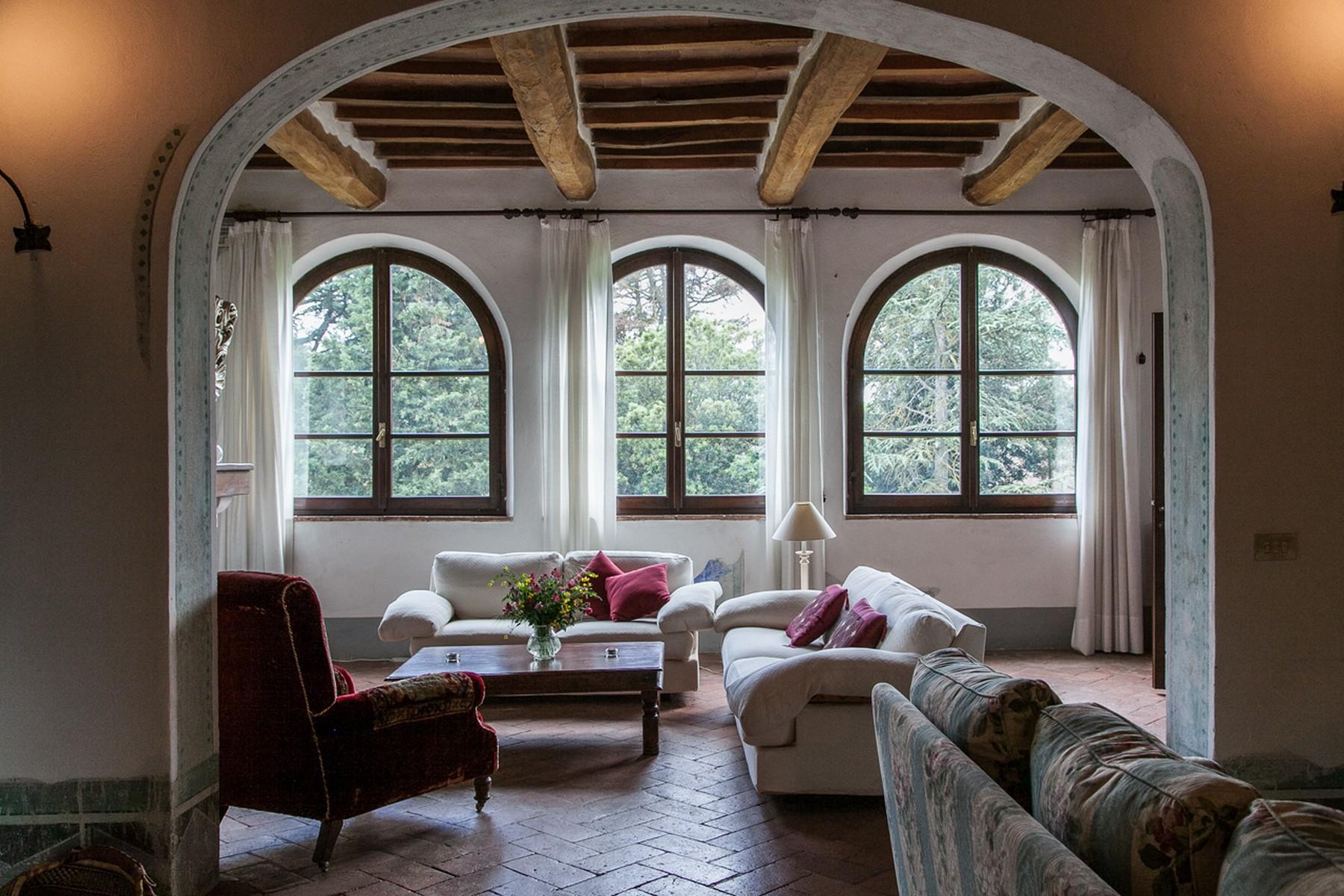 Wunderschöne Villa aus dem 16. Jahrhundert in der Landschaft von Siena - 11