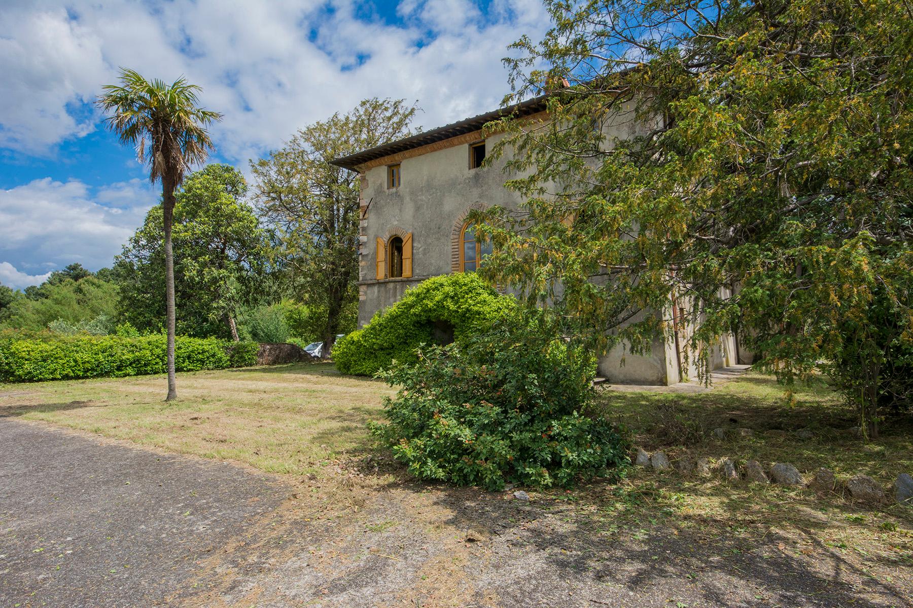 Stunning villa with breathtaking views of the Lucca countryside - 2