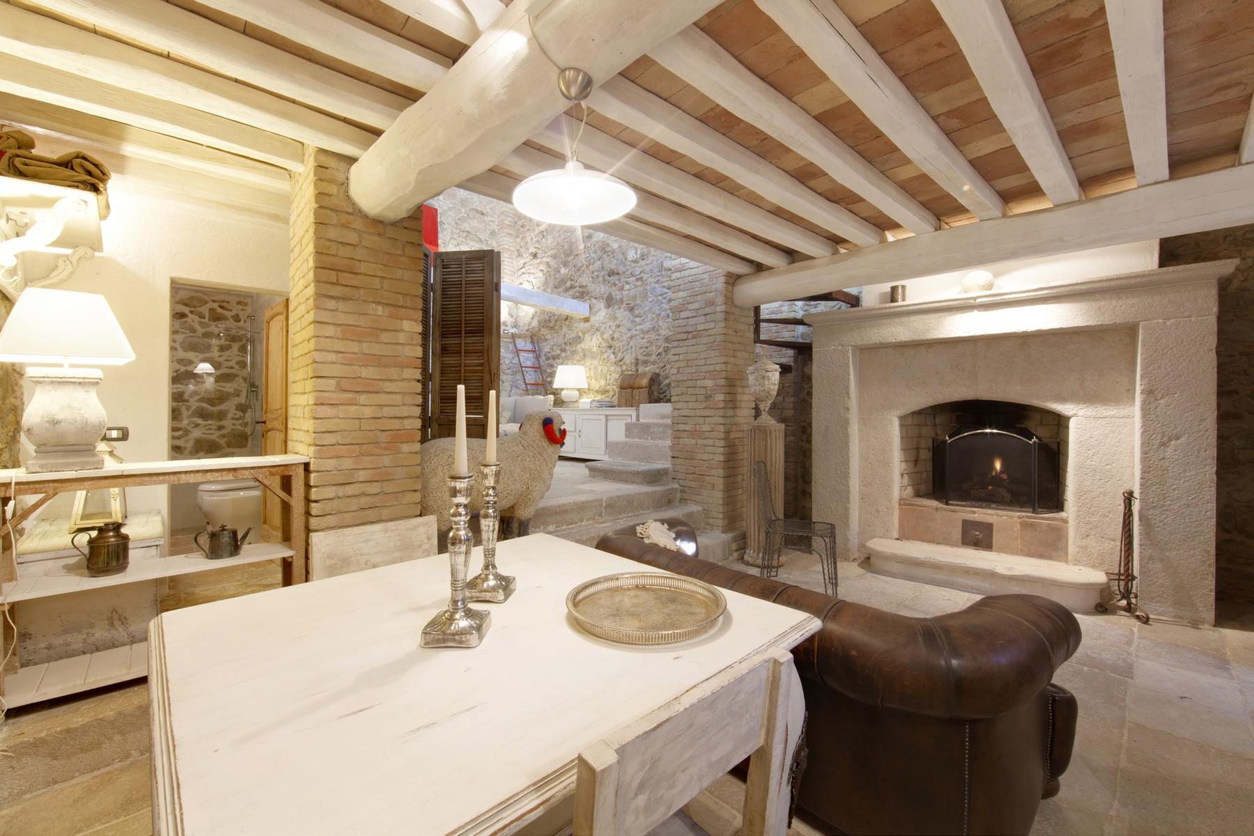 Finely restored apartment in medieval village of Pereta - 3