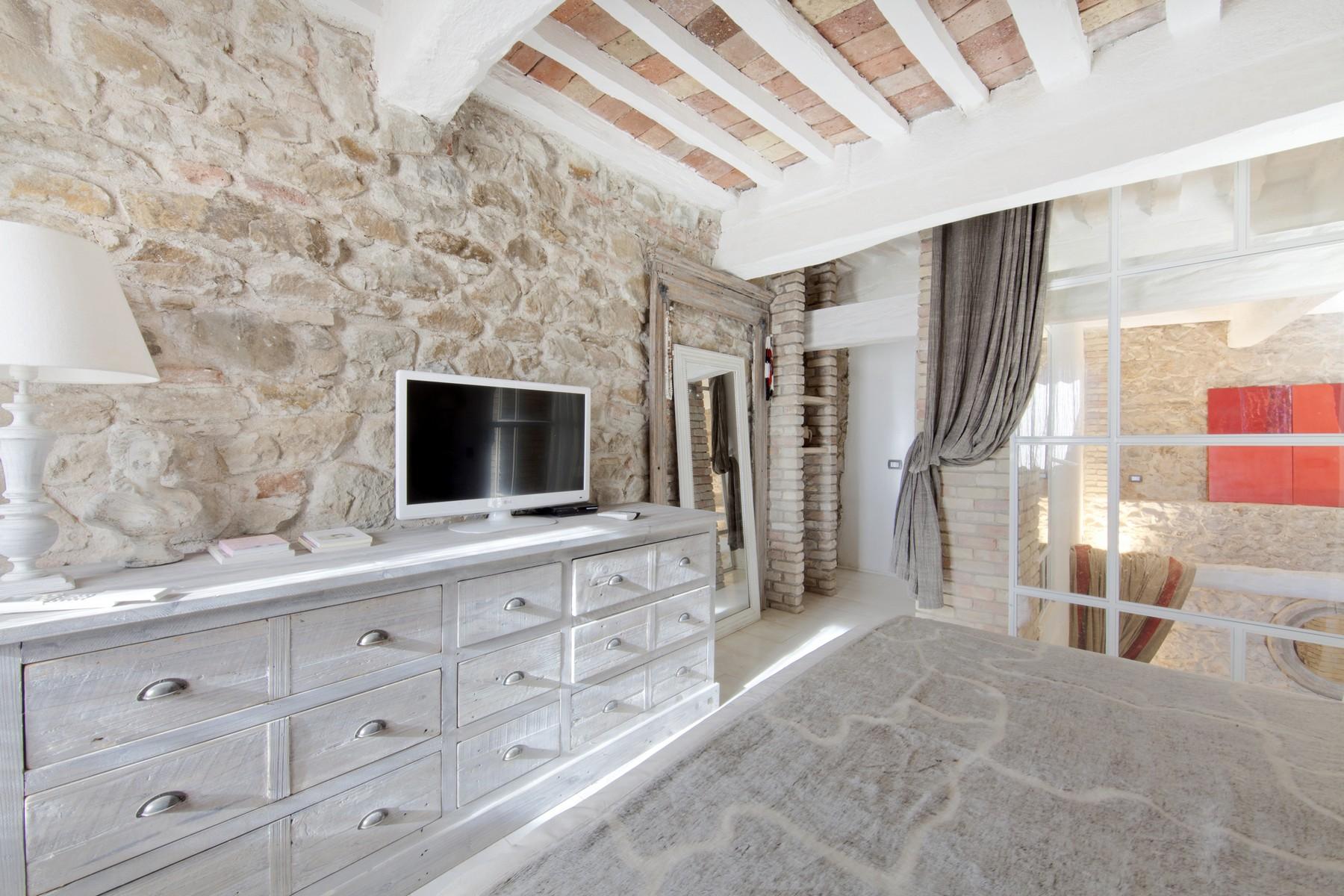 Finely restored apartment in medieval village of Pereta - 14