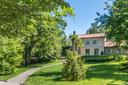 Moderna villa di campagna con immenso giardino verde, in vendita, Agrate Conturbia | Sotheby’s Realty Italy - 3