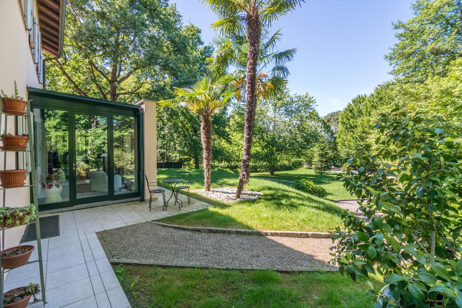 Moderna villa di campagna con immenso giardino verde - 15