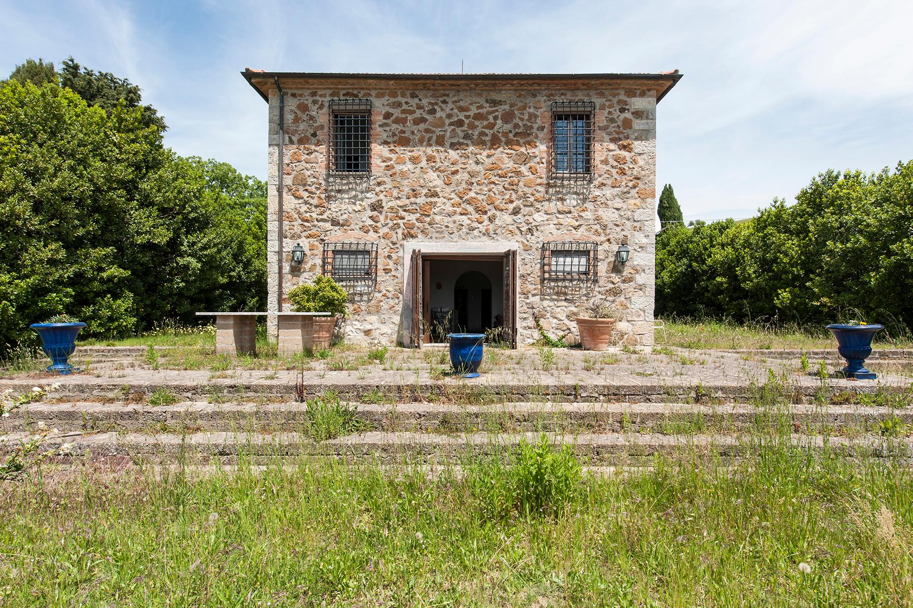 Старинное поместье XIX века на тосканских холмах недалеко от Гроссето, Италия - 1