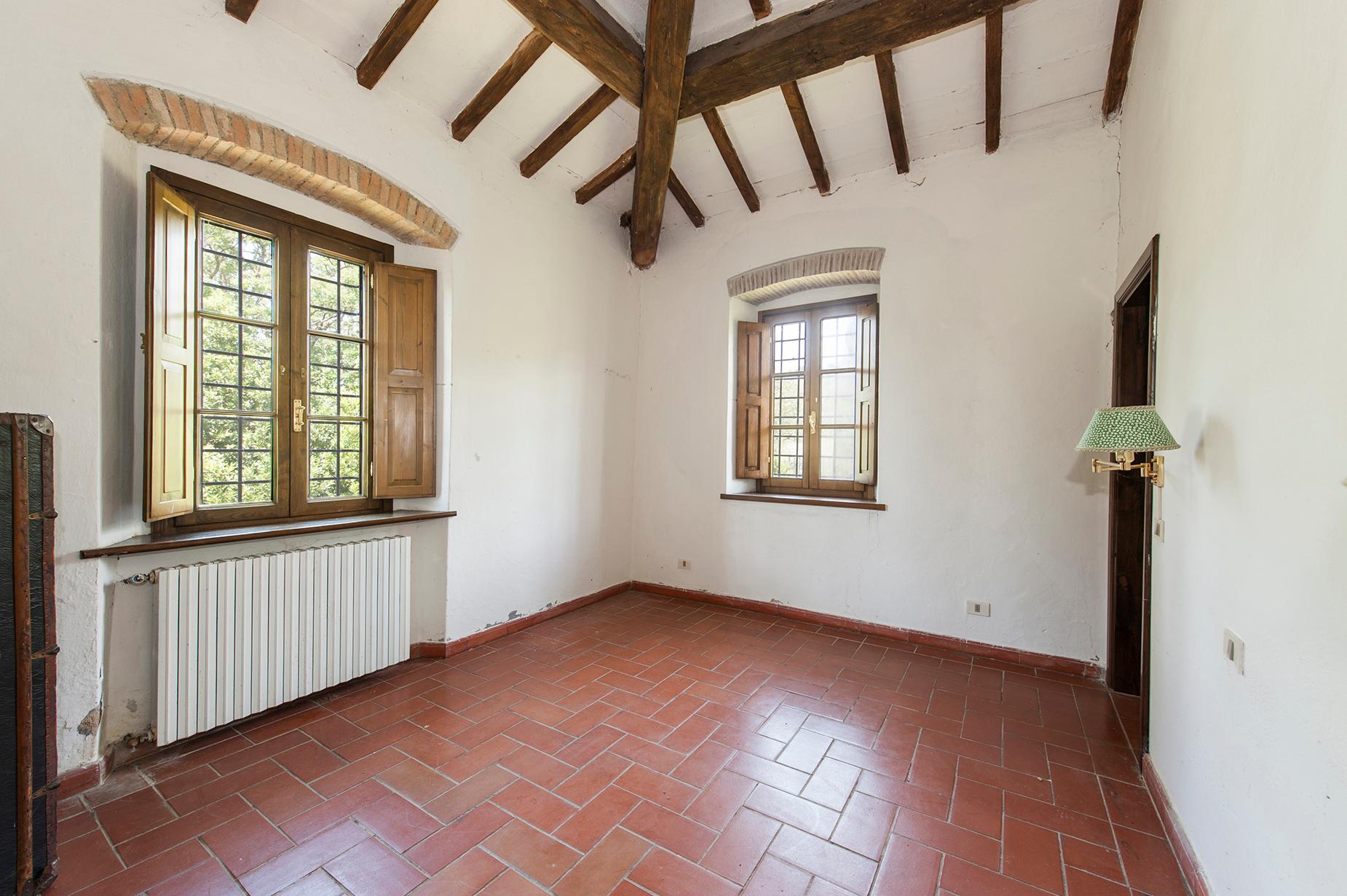 Ancient farmhouse with private land in Maremma - 10