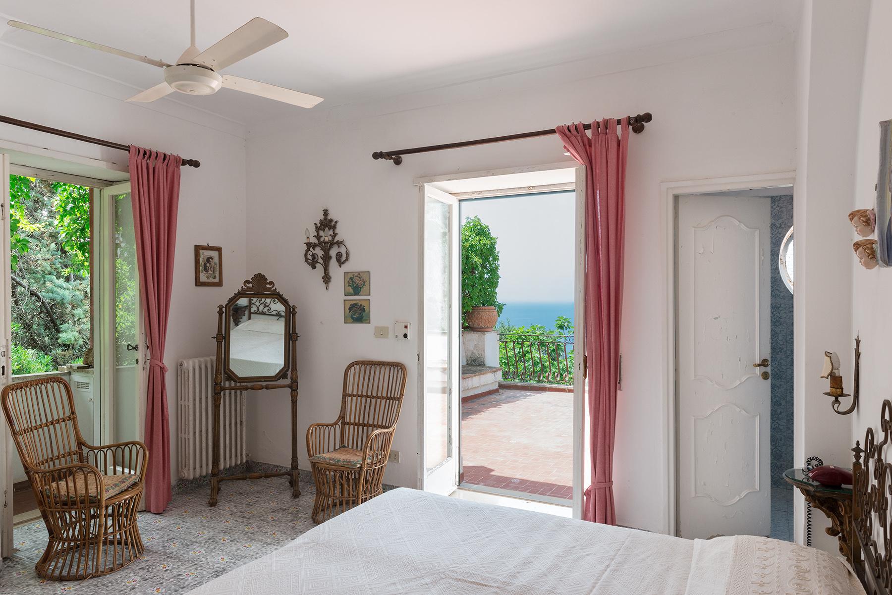 Вилла с видом на море в самом центре легендарного острова Капри, Италия - 11