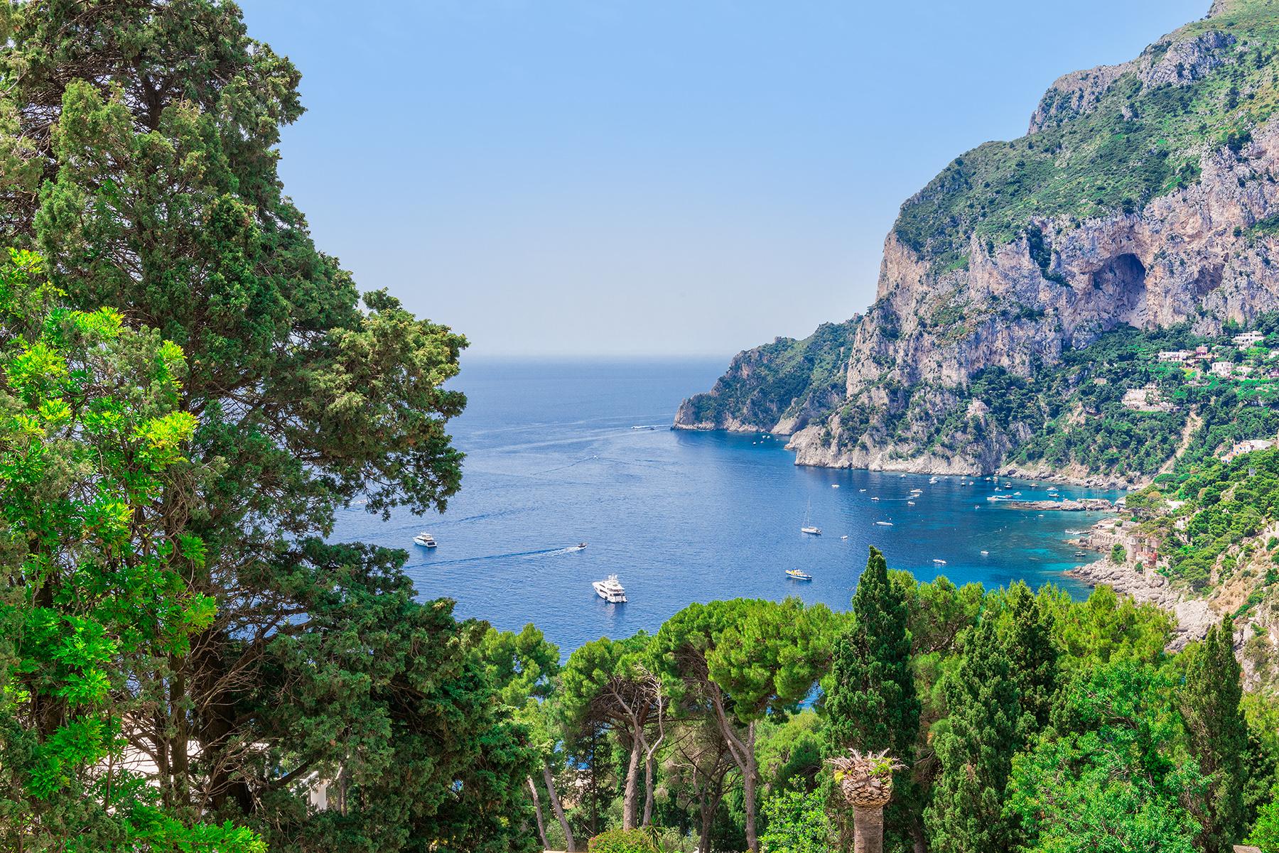 Вилла с видом на море в самом центре легендарного острова Капри, Италия - 12