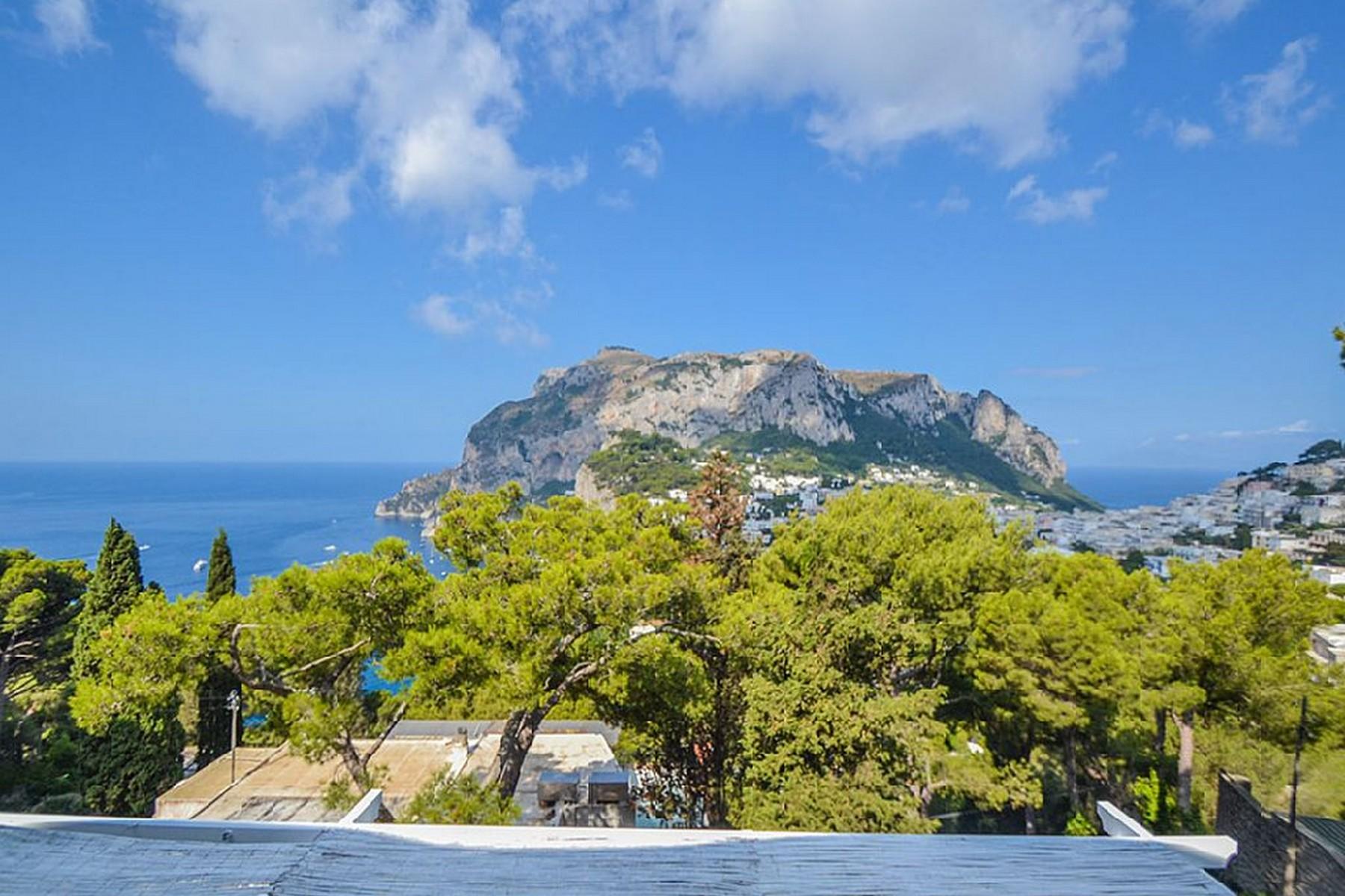Вилла с панорамными террасами и бассейном в центре легендарного острова Капри, Италия - 4