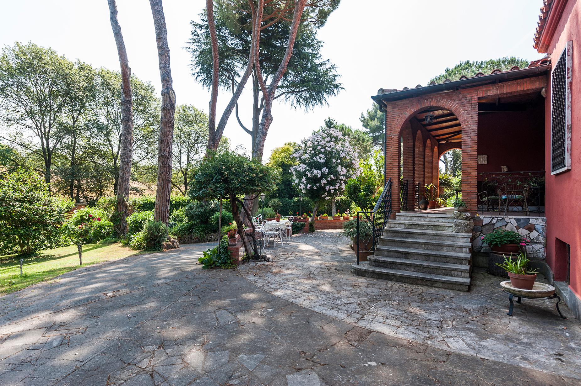 Villa con ampio giardino vicino l\'Appia Antica - 21