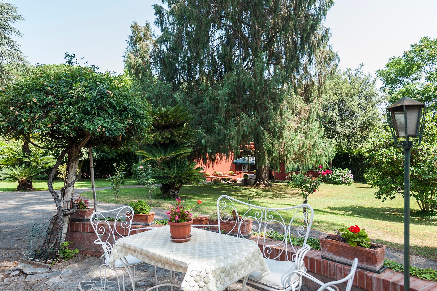 Villa con ampio giardino vicino l\'Appia Antica - 22
