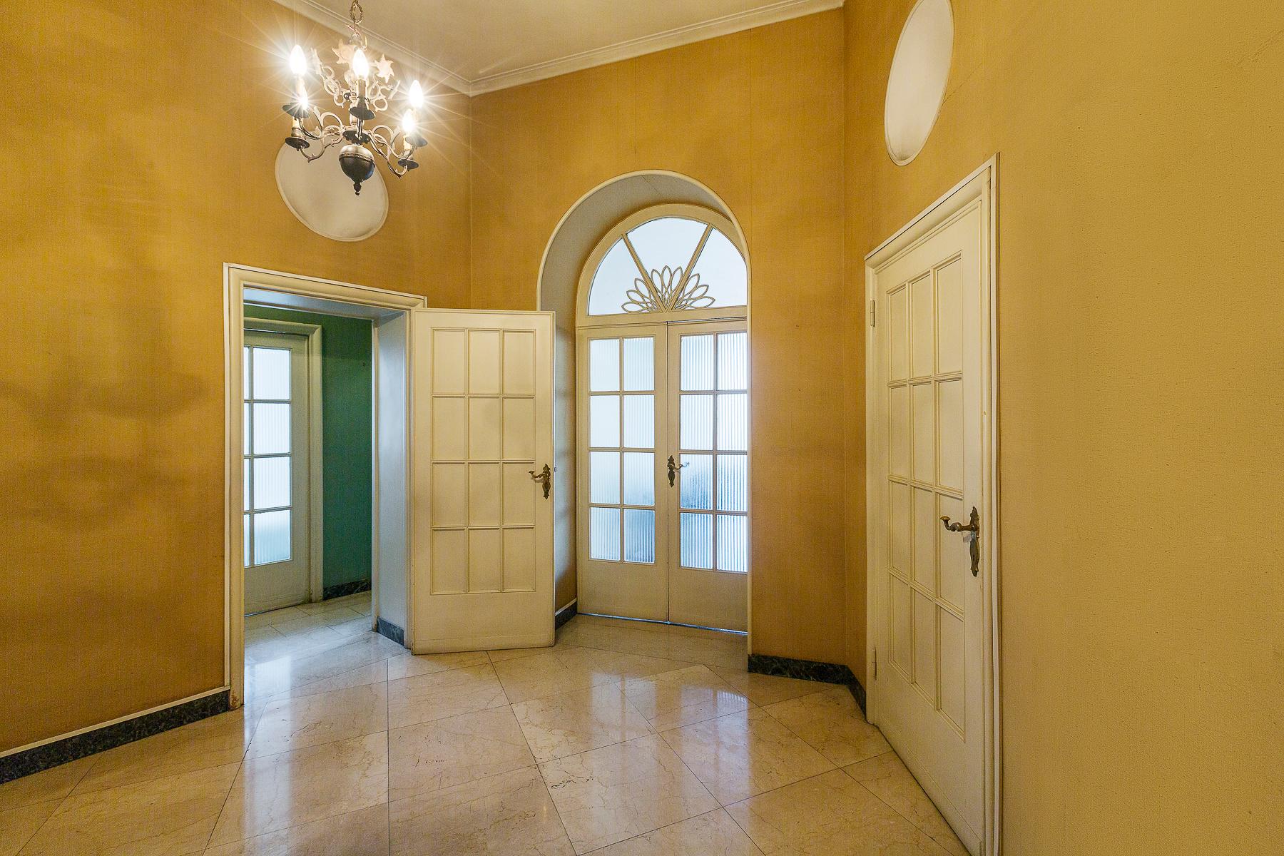 Elegant apartment with original interior decoration - 4