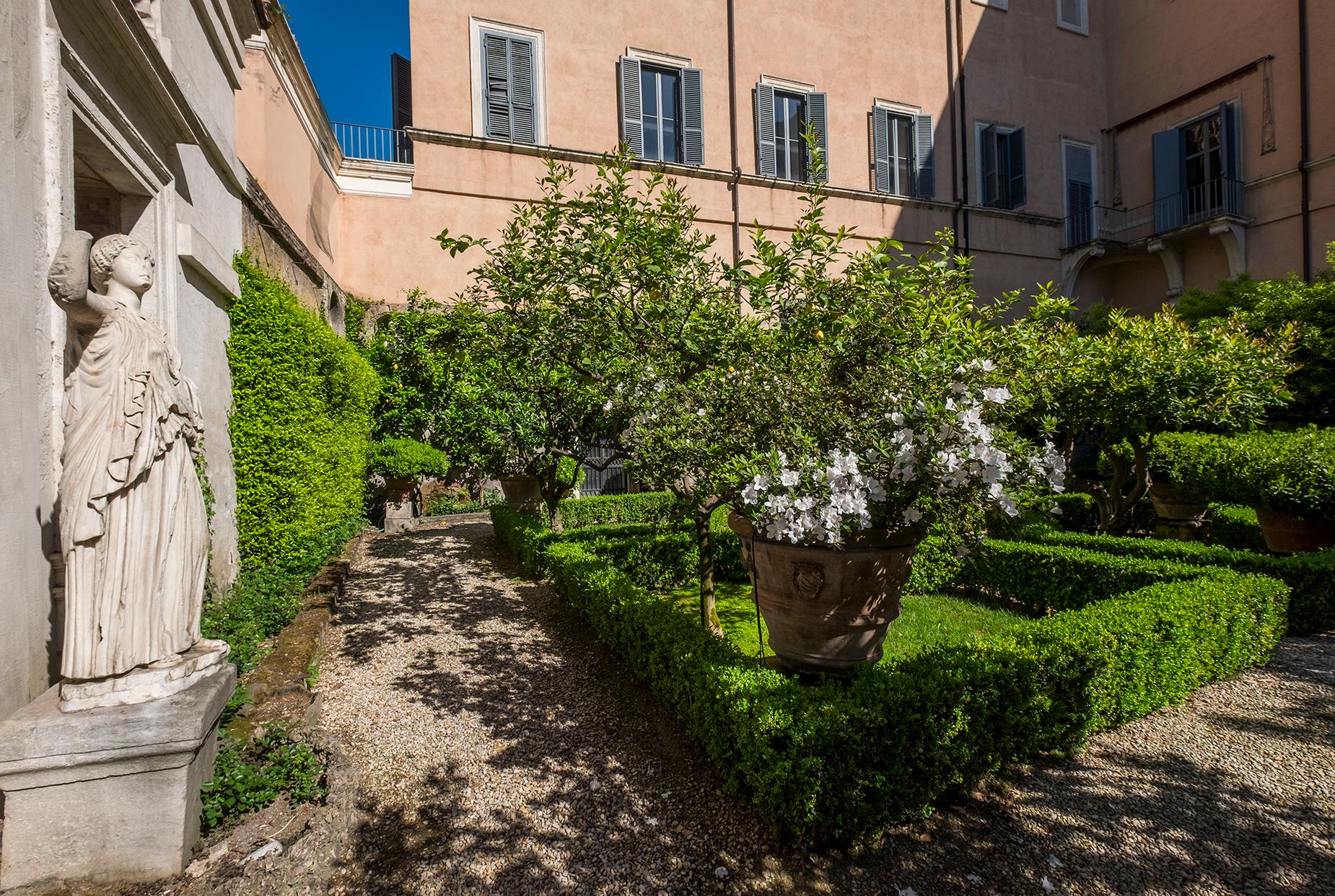 Noble floor apartment in Palazzo Sacchetti, a pearl of the late Renaissance - 15