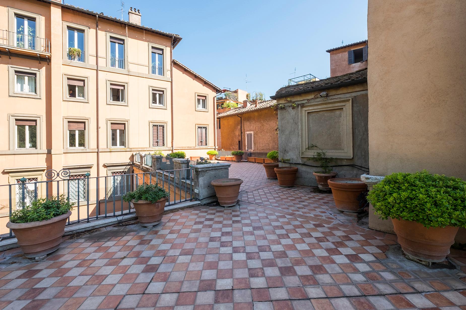 Noble floor apartment in Palazzo Sacchetti, a pearl of the late Renaissance - 13