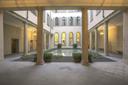Lussuosa casa con giardino privato e piscina coperta, in vendita, Milano | Sotheby’s Realty Italy - 24