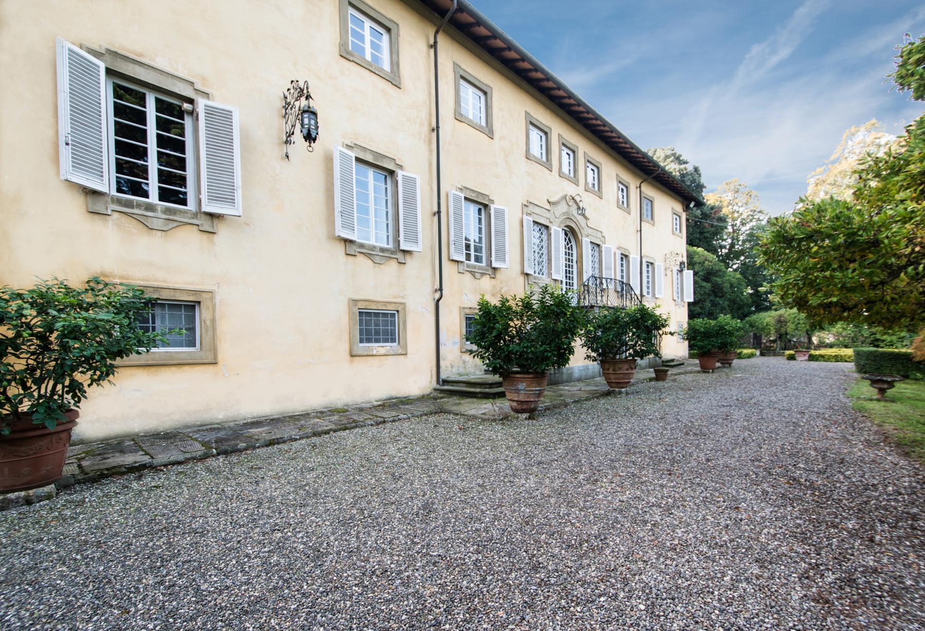 Wunderschöne Villa aus 1700 auf dem Land von Lucca - 4