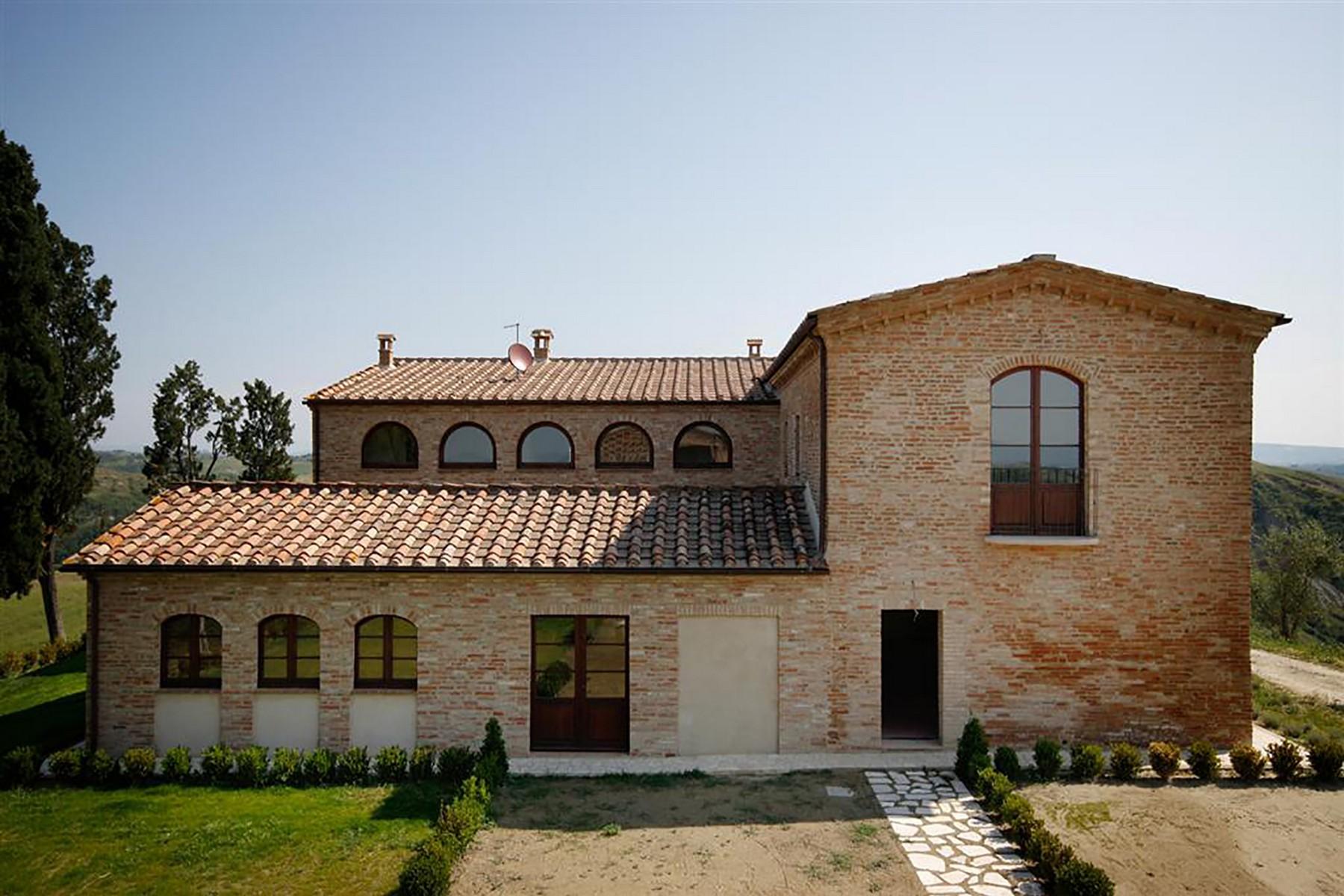Wunderschönes Bauernhaus mit atemberaubenden Blick auf die Crete Senesi - 7