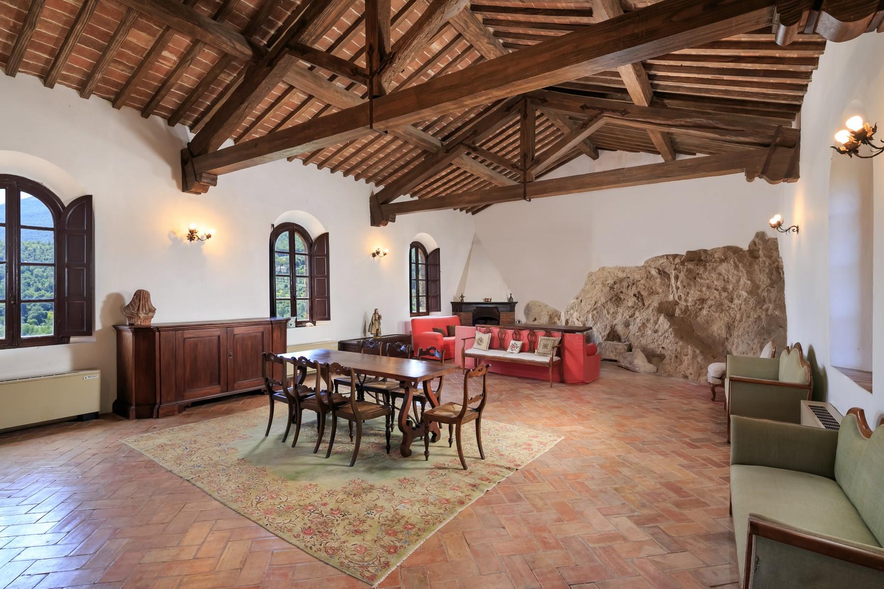 Rocca di Cetona, eine herrliche Villa mit atemberaubendem Blick auf die Landschaft - 13