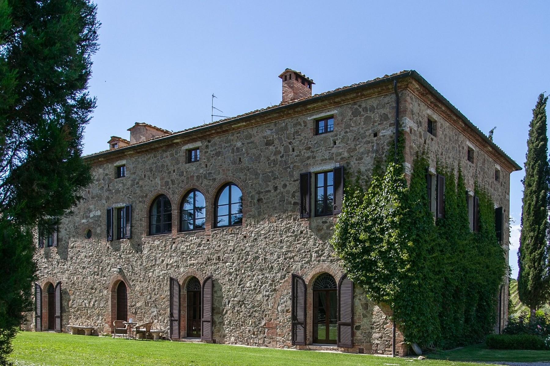 Wunderschöne Villa aus dem 16. Jahrhundert in der Landschaft von Siena - 3