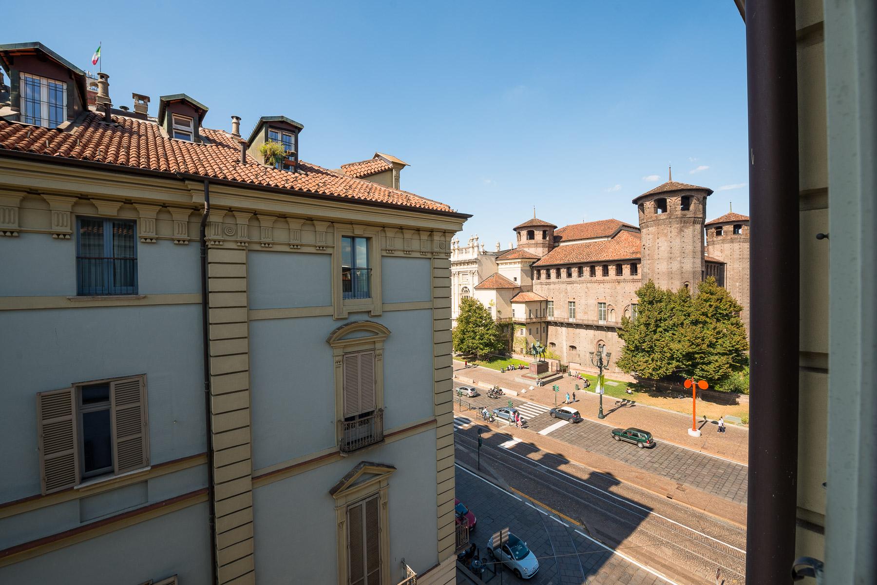 Elegant apartment in Piazza Castello - 23