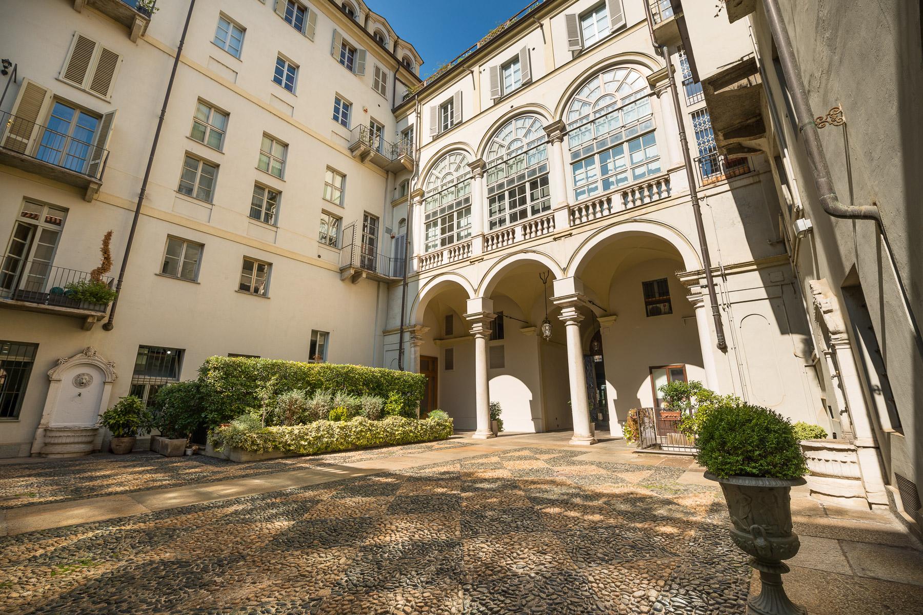 Elegant apartment in Piazza Castello - 26