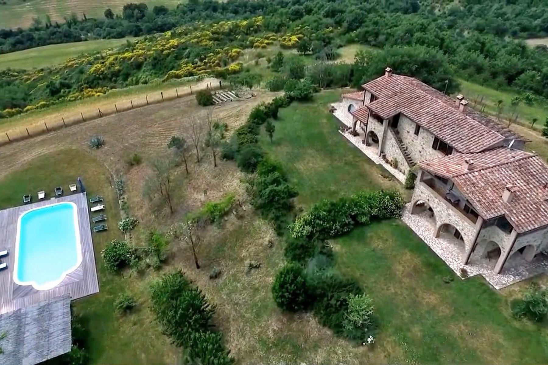 Традиционное поместье в уникальном месте, Умбрия, Италия - 17