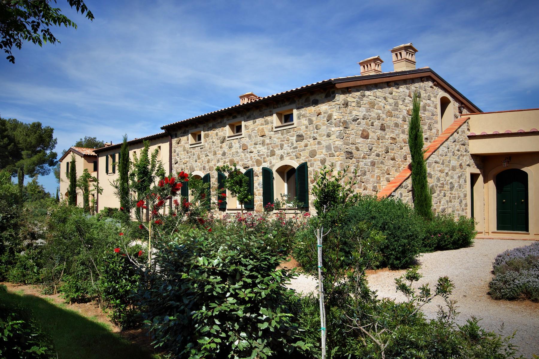 New farmhouses in the Tuscan hills - 3