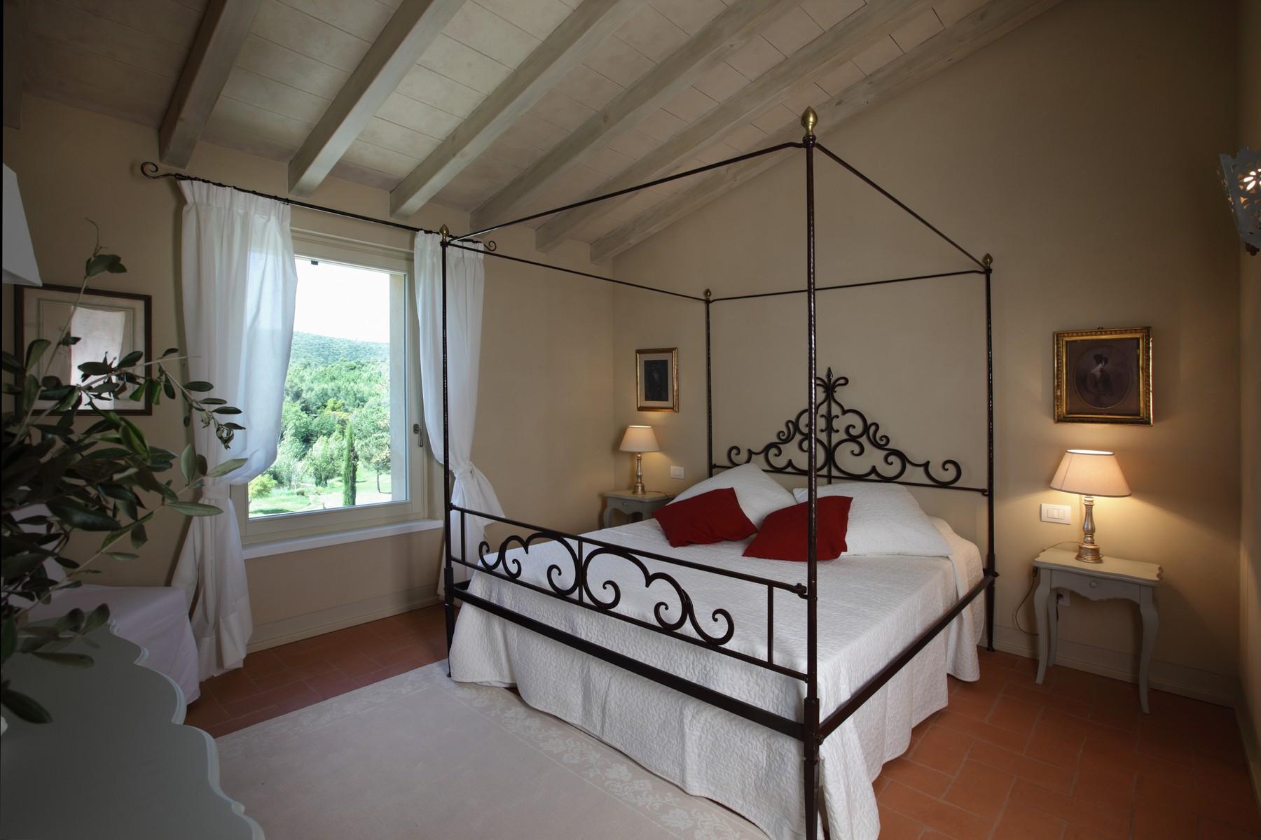 New farmhouses in the Tuscan hills - 18