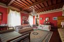 Villa del '600 con oliveti e vigneti, in vendita, Lucca | Sotheby’s Realty Italy - 3