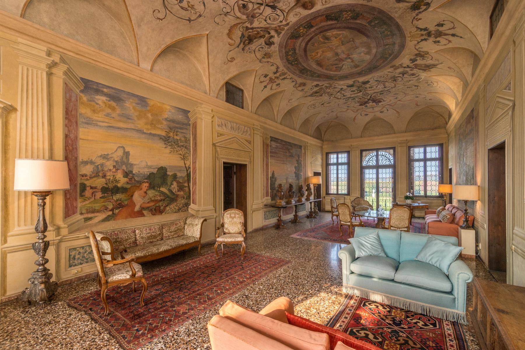 Magnificent villa of historical and artistic value - 2