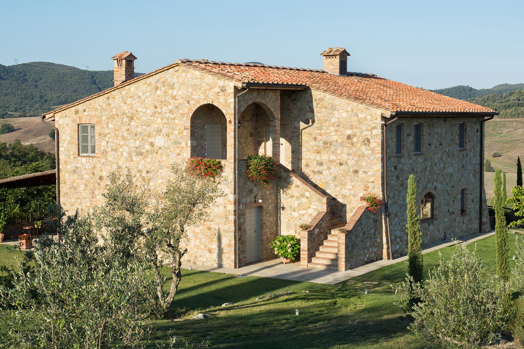 Превосходное поместье с бассейном на тосканских холмах недалеко от Сиены, Италия - 4