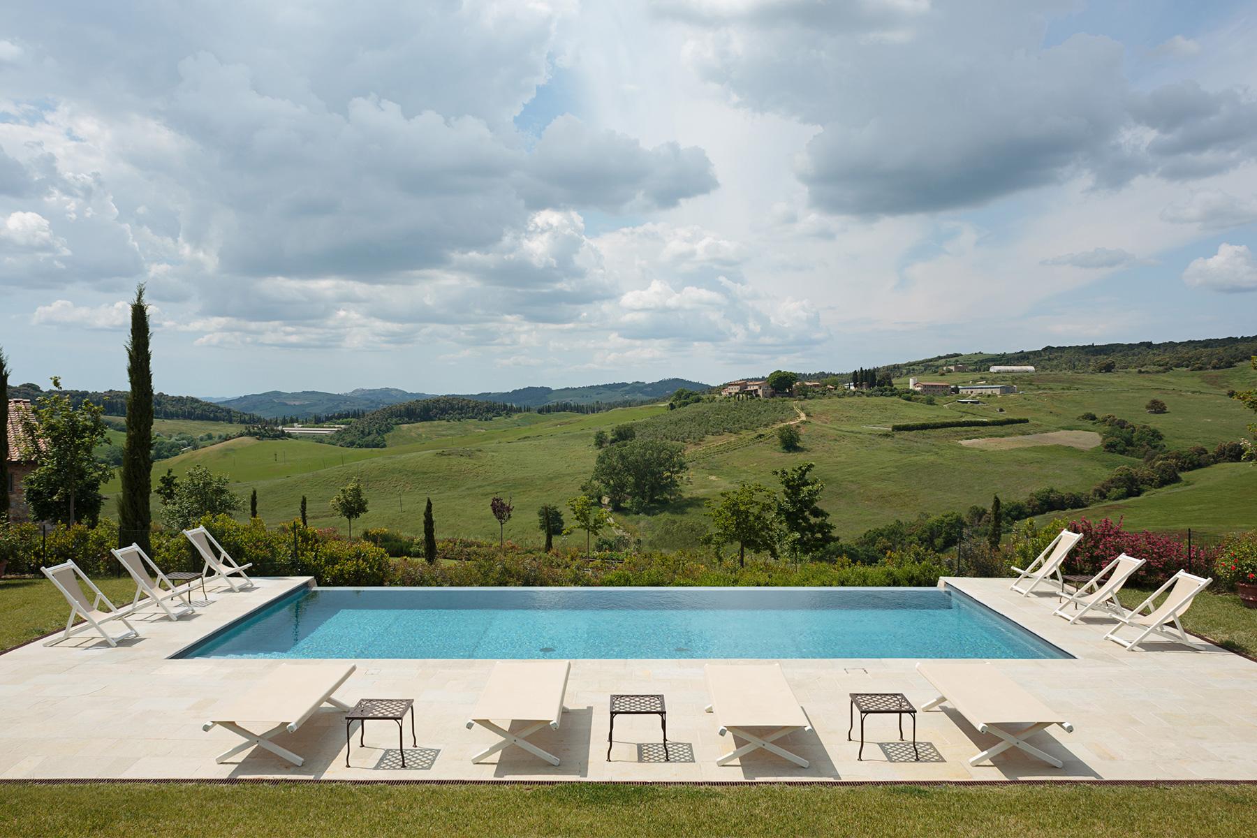 Превосходное поместье с бассейном на тосканских холмах недалеко от Сиены, Италия - 22