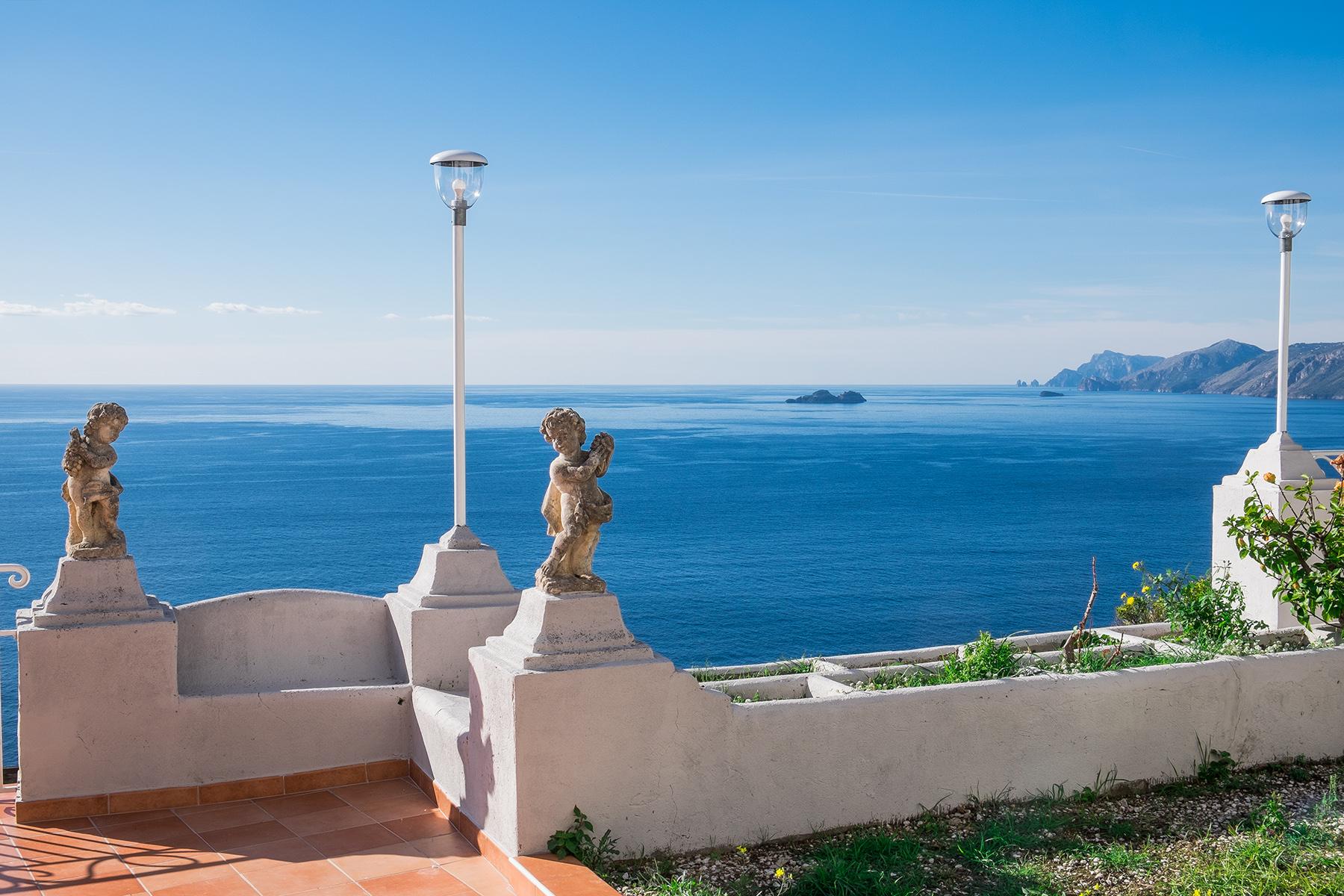Очаровательная вилла с видом на море на побережье Амальфи, Италия - 17