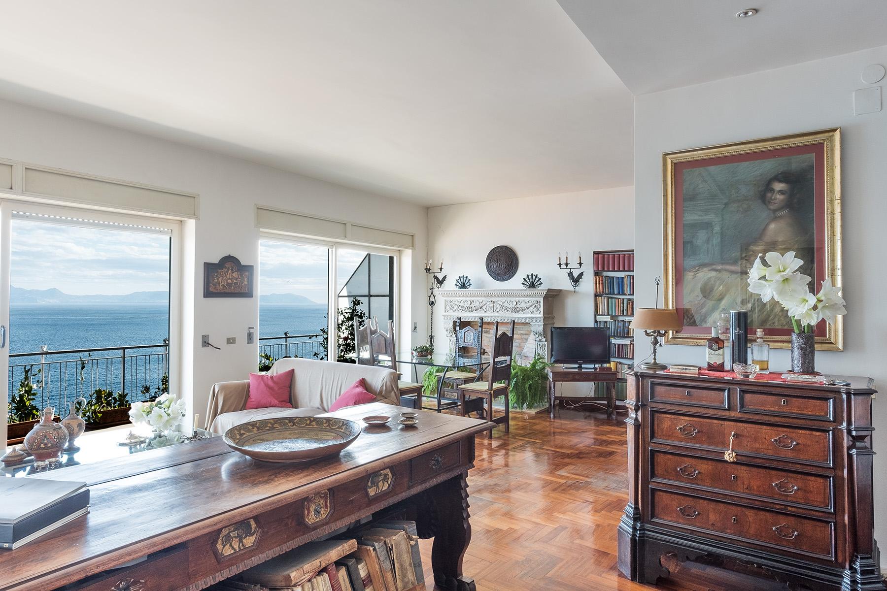 Элегантные апартаменты с большой террасой и видом на залив и горы в Неаполе, Италия - 5