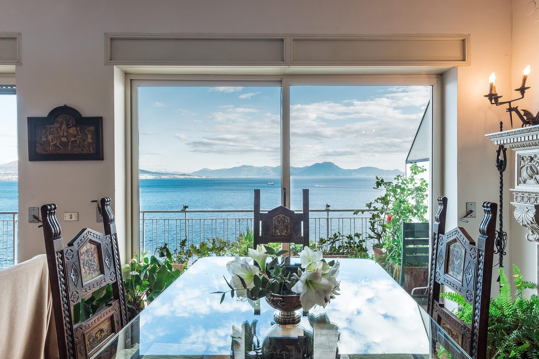 Элегантные апартаменты с большой террасой и видом на залив и горы в Неаполе, Италия - 4