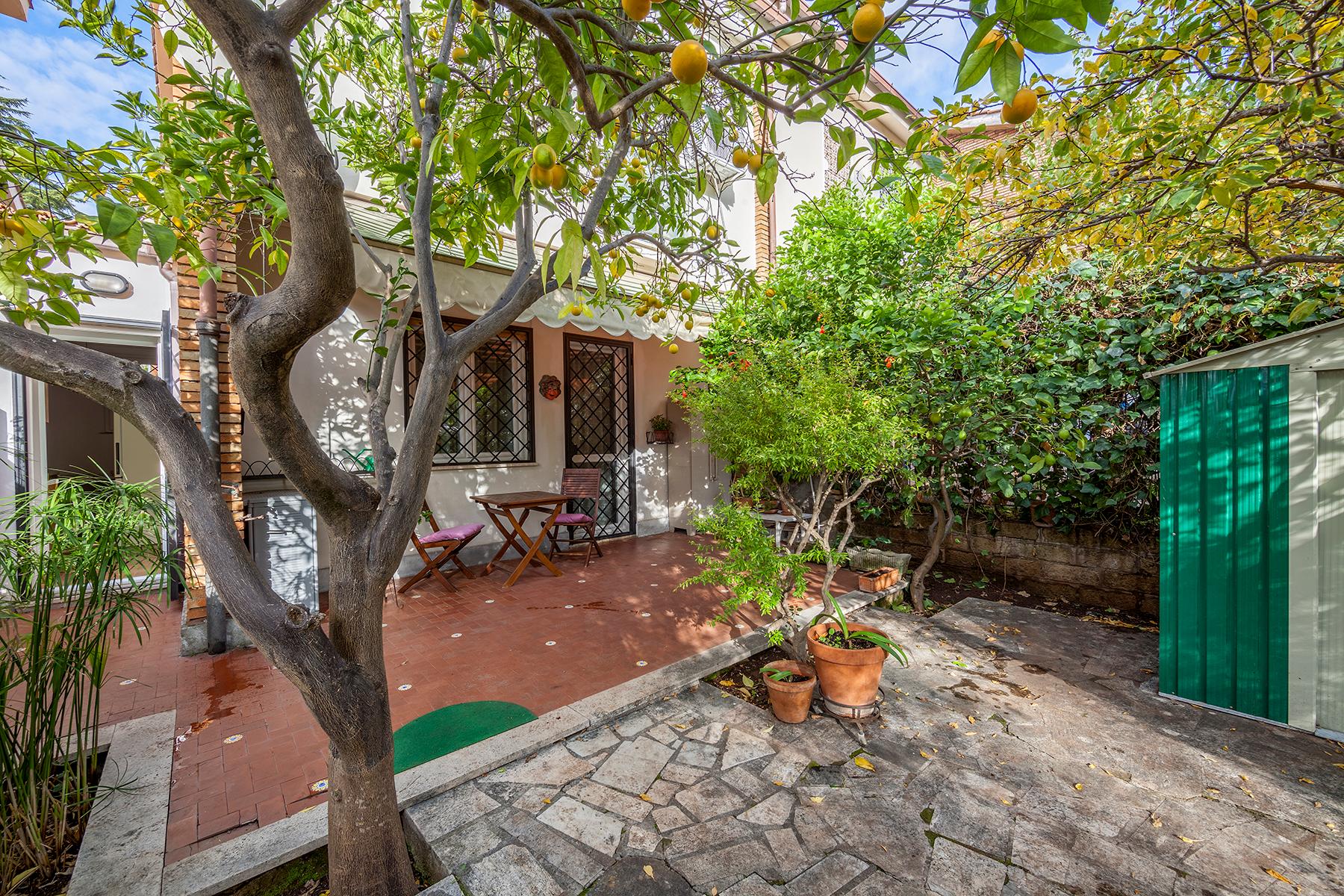 Semi-detached house with garden near EUR district - 1