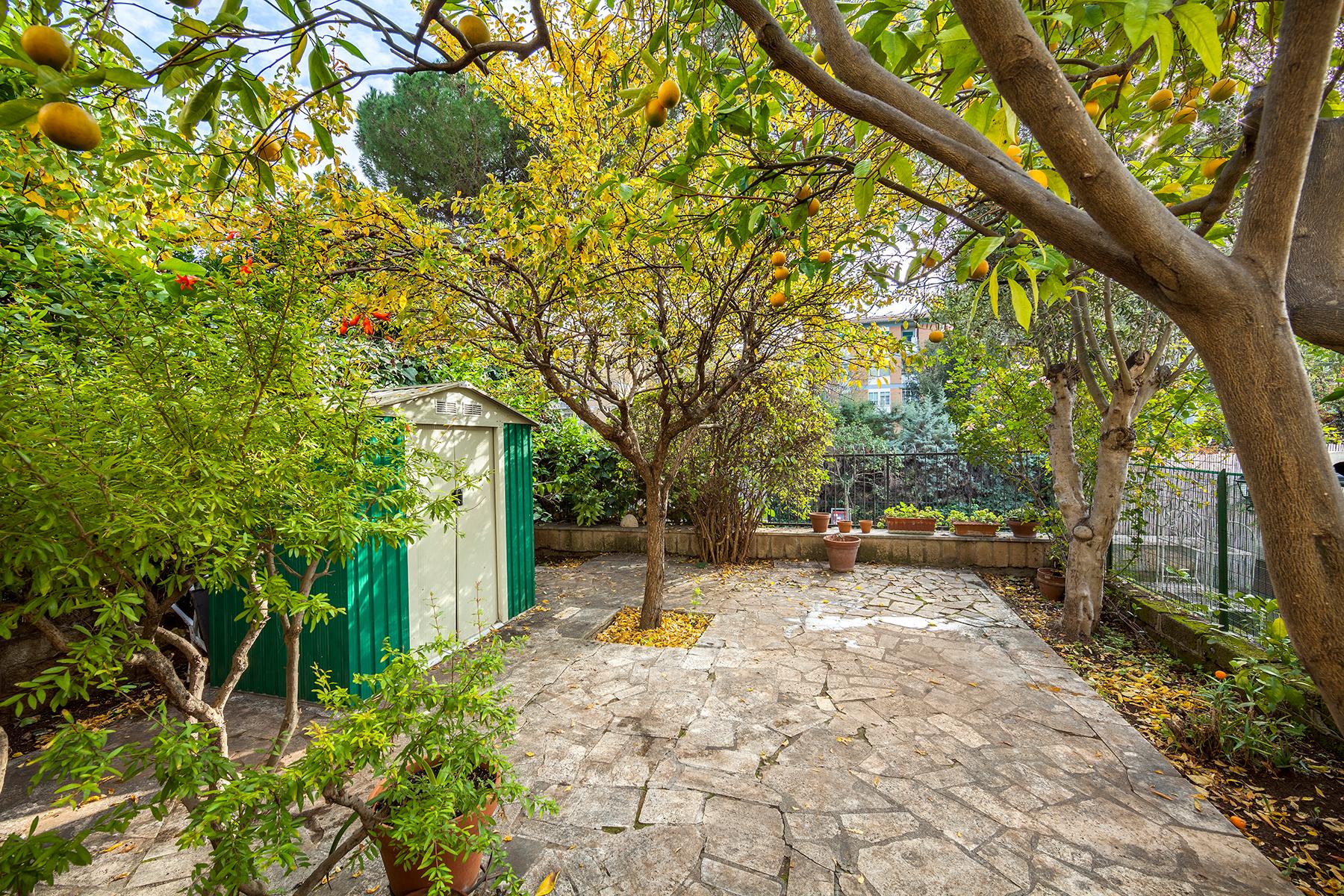 Semi-detached house with garden near EUR district - 8