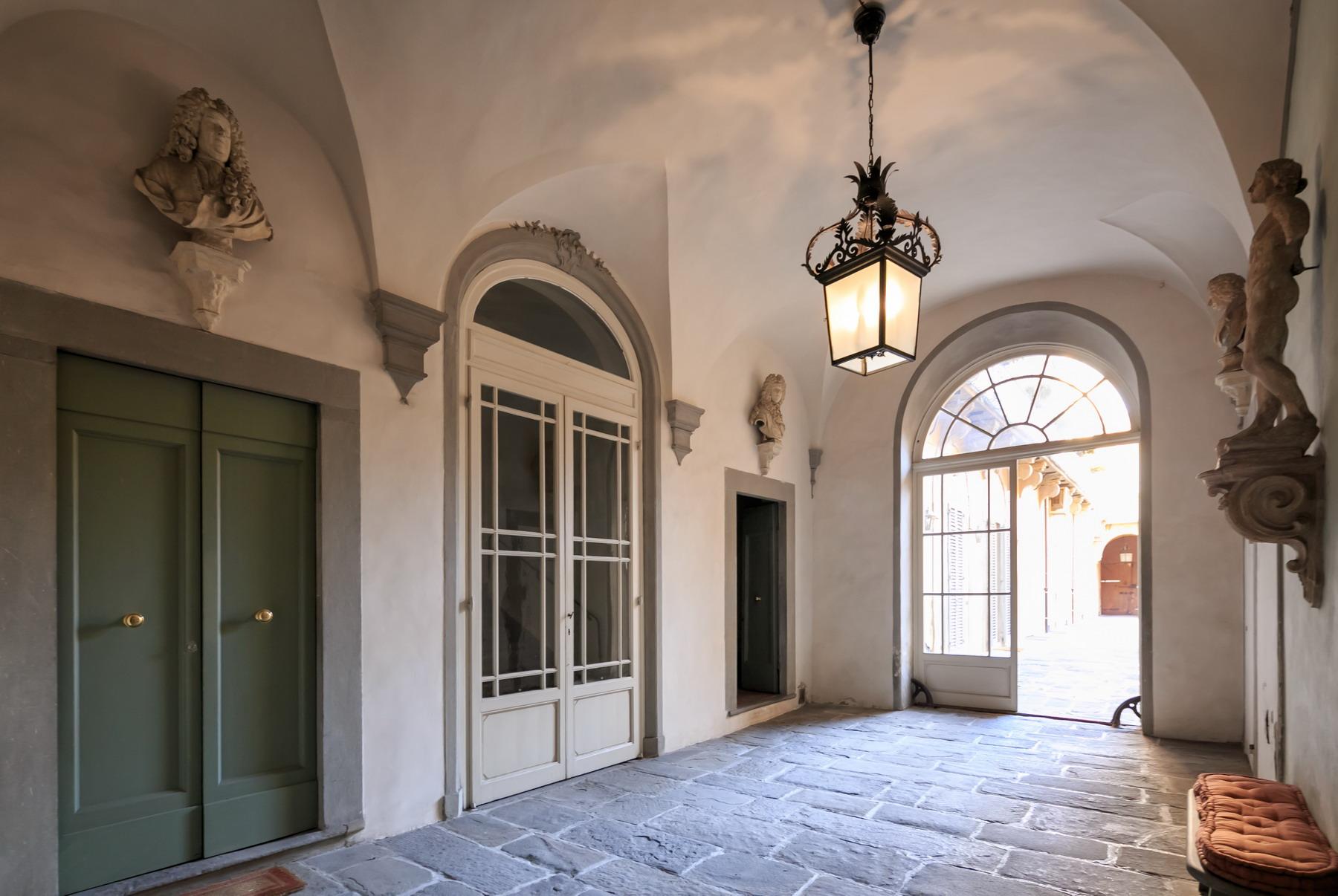 Роскошные апартаменты с балконом в историческом центре Флоренции - 19