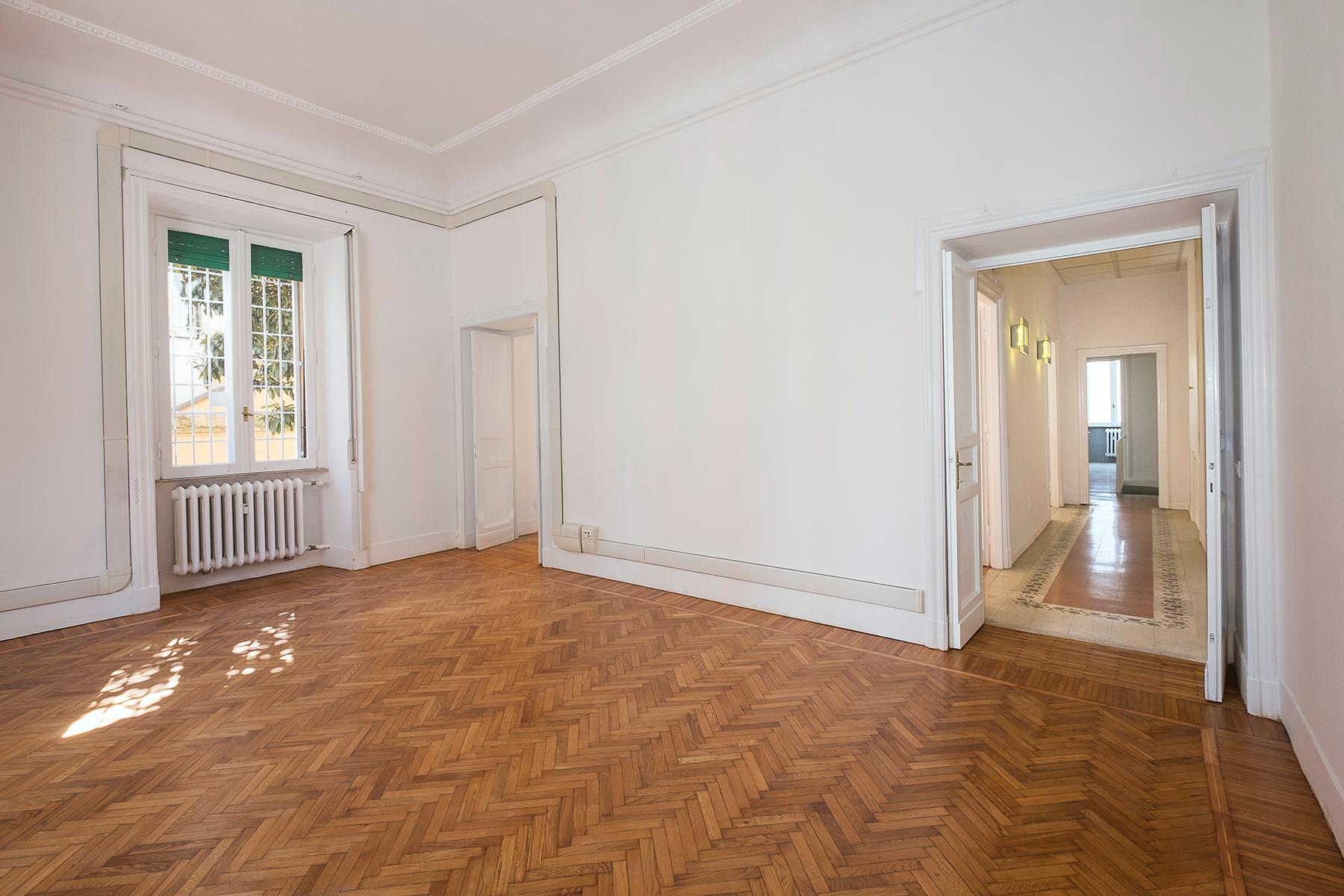 Elegant apartment with beautiful garden and 3 parking spaces in Parioli. - 2