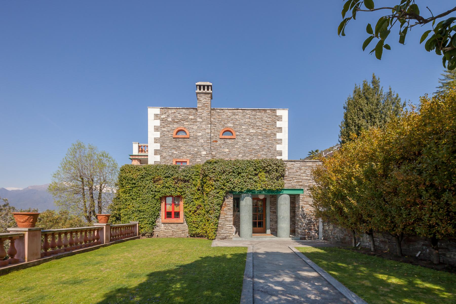 Villa with access to the lake designed and built by the architect Aldo Rossi - 9