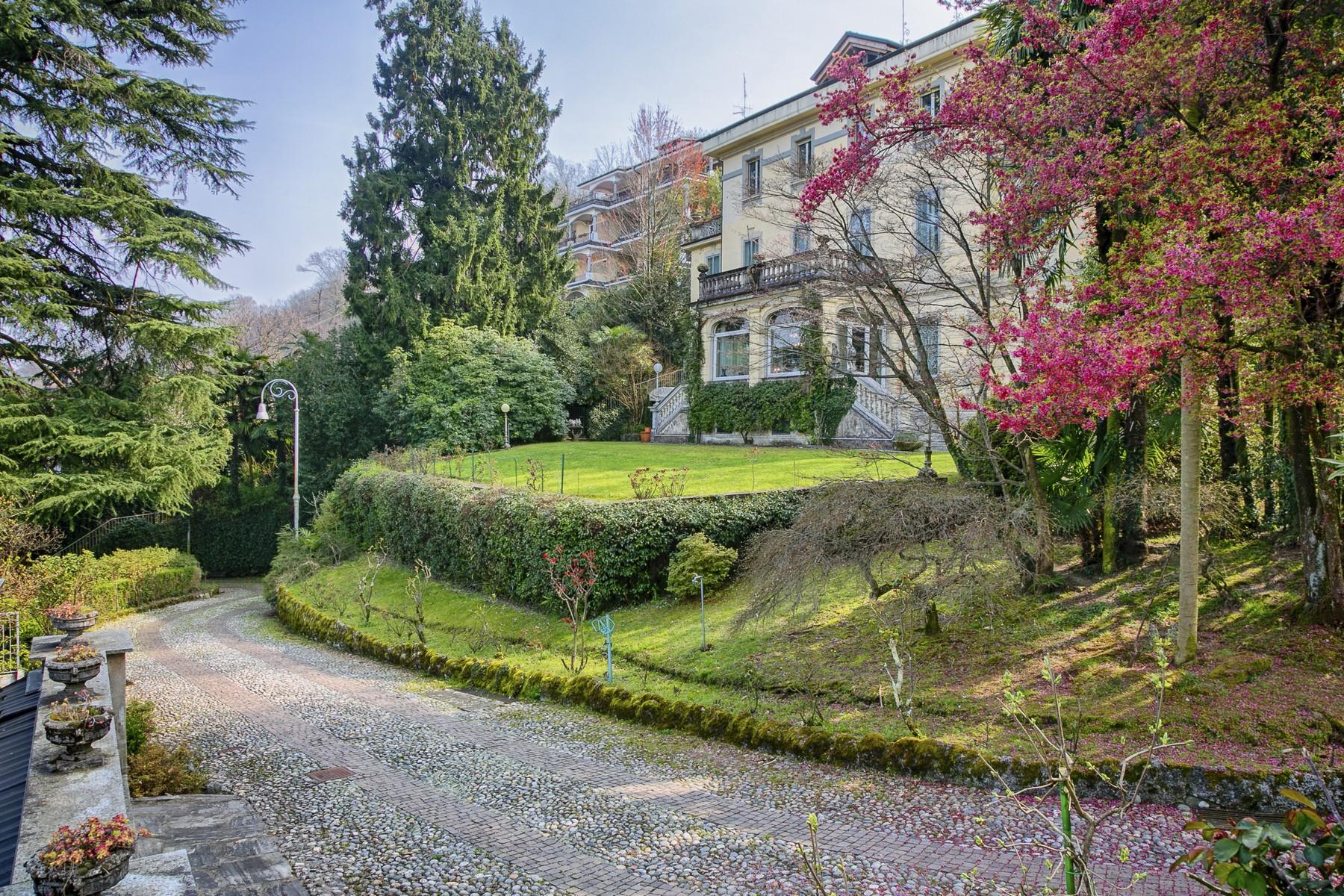 Renowned villa with amazing views on Lake Maggiore - 3